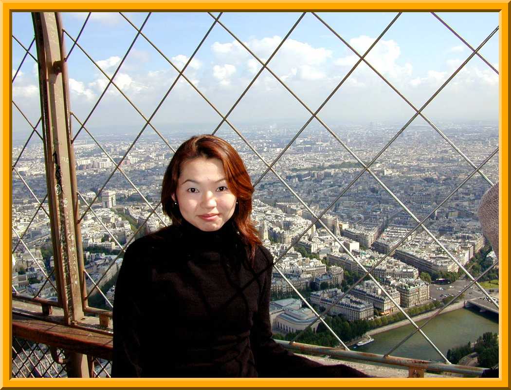 Hitomi & Eiffel Tower