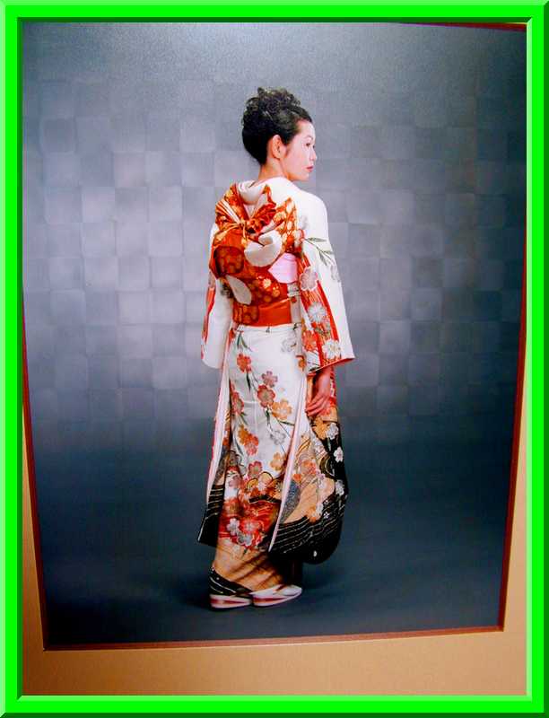 Hitomi in Kimono